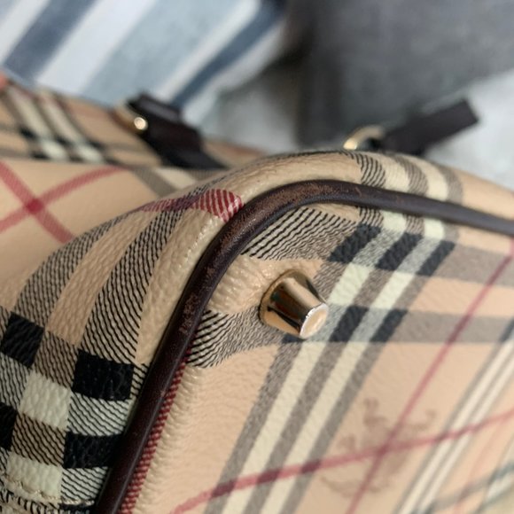 Burberry Classic Checked Leather Tote - Picture 6 of 7